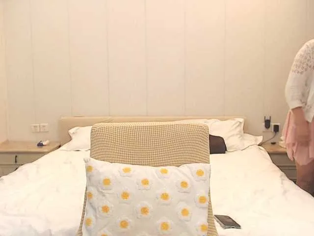 Live sex webcam photo for luvlily666 #291075724