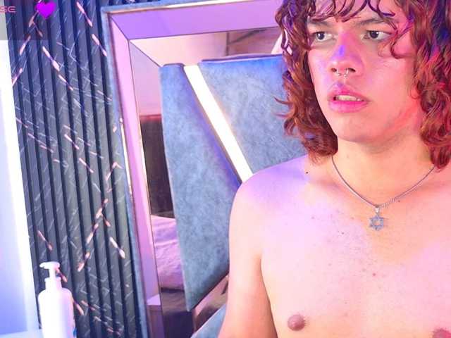 Live sex webcam photo for luxxoxo