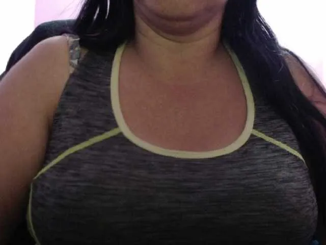 Live sex webcam photo for luzzyhot #271899057