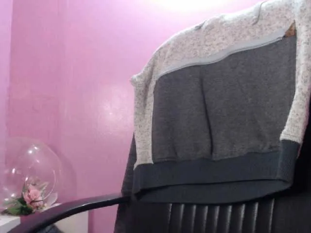 Live sex webcam photo for luzzyhot #271923756