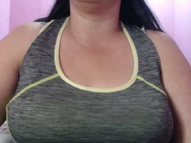 Live sex webcam photo for luzzyhot #271983046