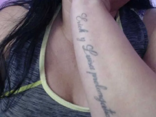 Live sex webcam photo for luzzyhot #272426803