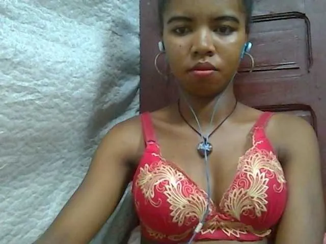 Live sex webcam photo for lydia11 #290512717