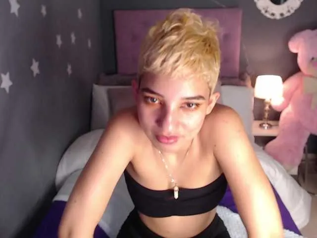 Live sex webcam photo for maadayy #274131596