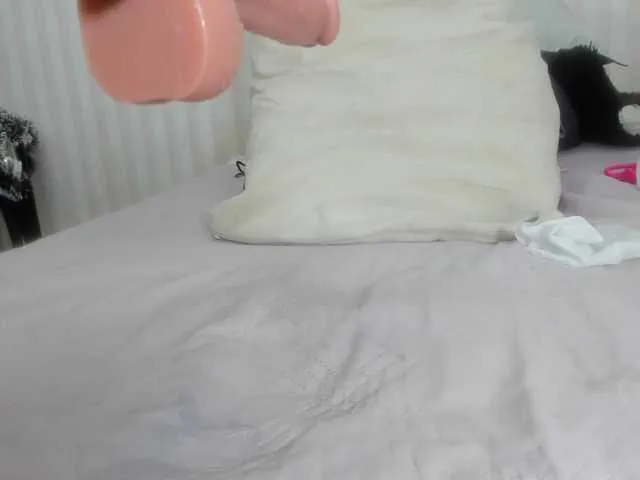Live sex webcam photo for mackenzie- #277137248