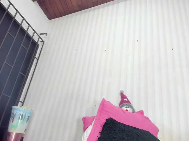 Live sex webcam photo for mackenzie- #277574125