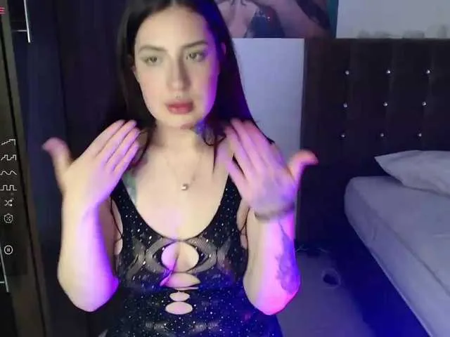 Live sex webcam photo for maddiebaddie999 #276483421