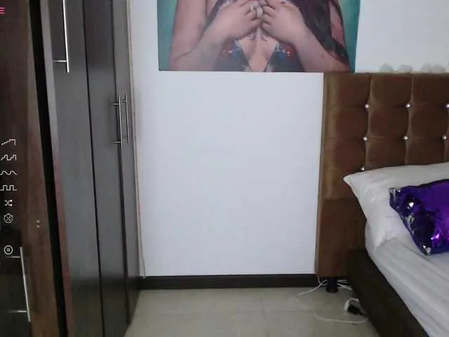 Live sex webcam photo for maddiebaddie999 #276880222