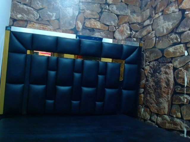 Live sex webcam photo for madelyn-aiden #277539988