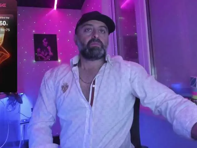 Live sex webcam photo for magabear #292214965