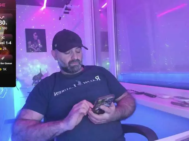 Live sex webcam photo for magabear #292391774