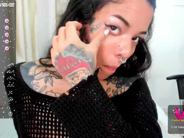 Live sex webcam photo for maggielacloix #276031942