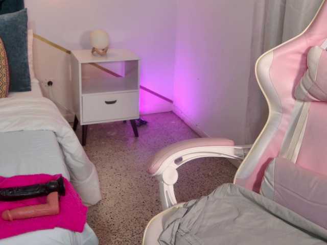 Live sex webcam photo for maggielacloix #276167014