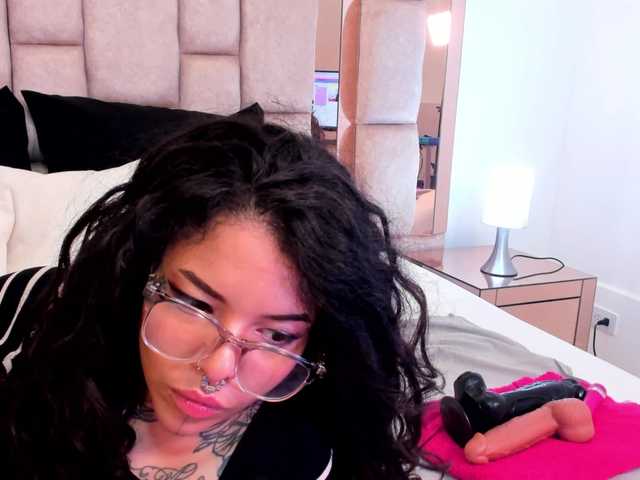 Live sex webcam photo for maggielacloix #276372008