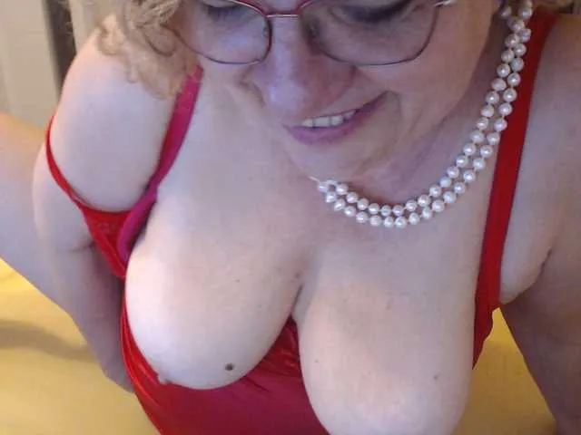 Live sex webcam photo for maggiemilff68 #276402222