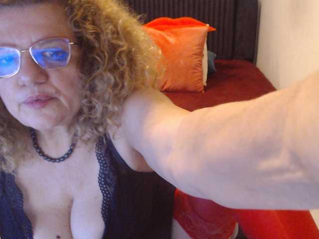 Live sex webcam photo for maggiemilff68 #277886019