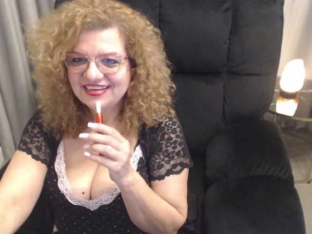 Live sex webcam photo for maggiemilff68 #290341718