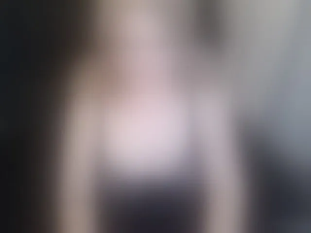 Live sex webcam photo for maggiemilff68 #293106438