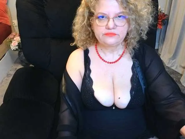 Live sex webcam photo for maggiemilff68 #293308470