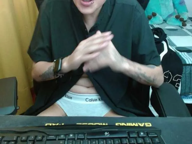 Live sex webcam photo for magicjadee #293806275