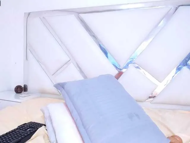 Live sex webcam photo for magidaylogan #273735972