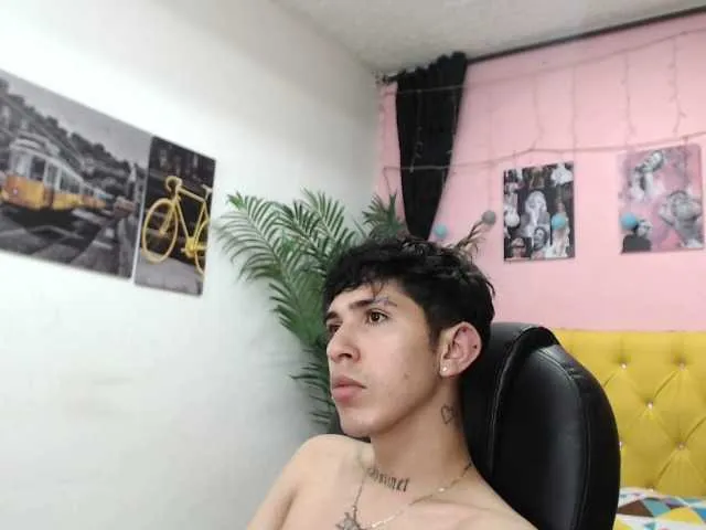 Live sex webcam photo for maicol-baker #277439104