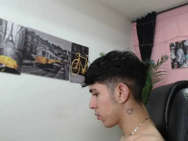 Live sex webcam photo for maicol-baker #277505091