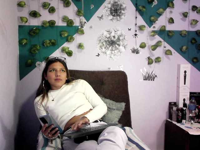 Live sex webcam photo for maicol-dani #276299844