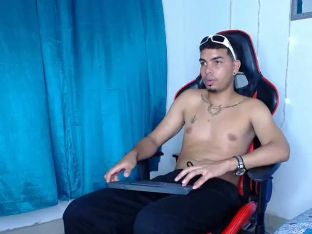 Live sex webcam photo for maikYroger #277667718