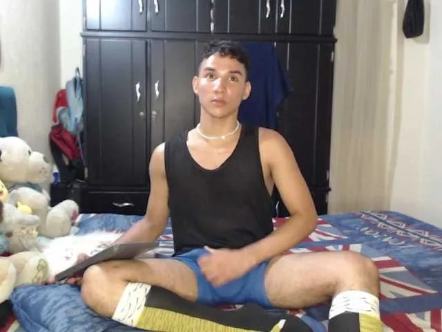 Live sex webcam photo for maikel-olmos #290398314