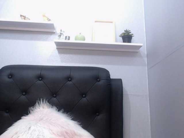 Live sex webcam photo for mailyn-red #272186971