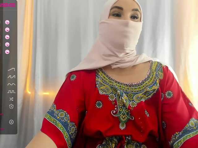 Live sex webcam photo for maissa-milf #276904575