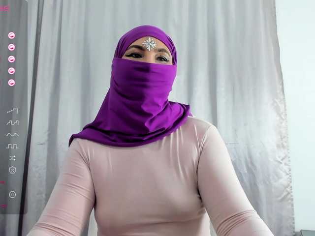 Live sex webcam photo for maissa-milf #277177666
