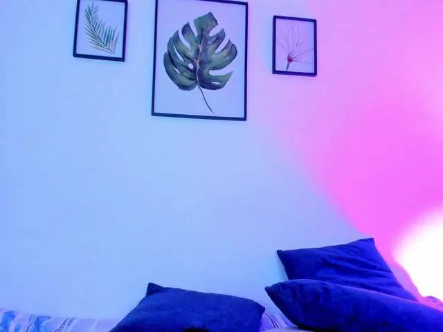 Live sex webcam photo for manuelaa- #276778281