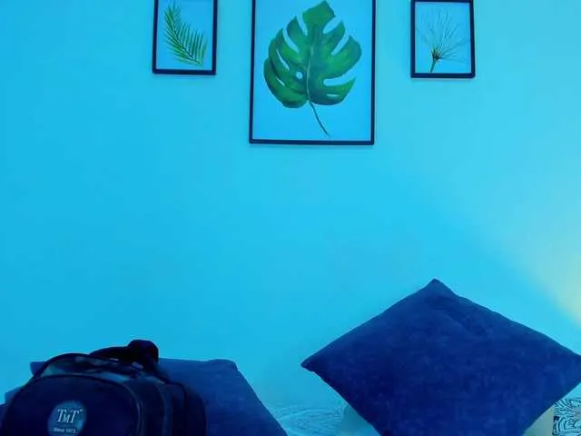 Live sex webcam photo for manuelaa- #276861312