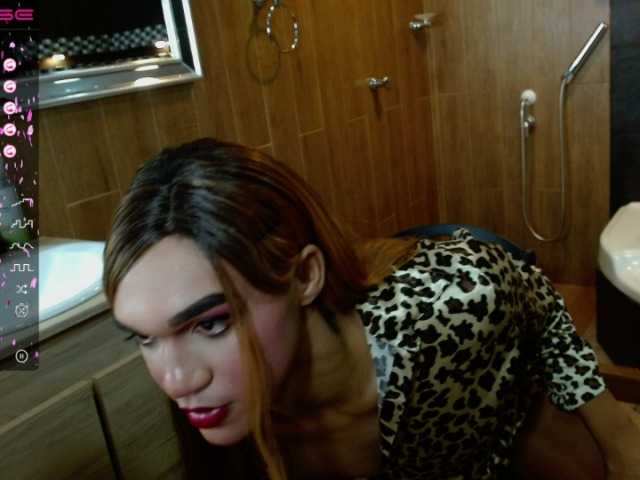 Live sex webcam photo for marcus-gibson #275558156