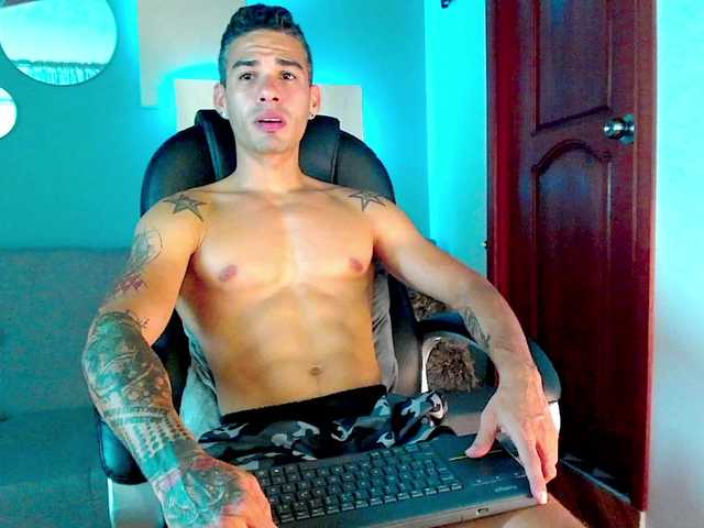 Live sex webcam photo for marcus-jax1 #277220834