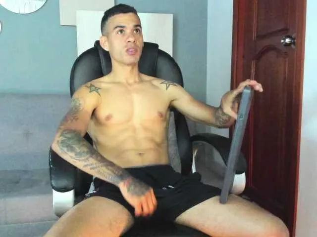 Live sex webcam photo for marcus-jax1 #293424339