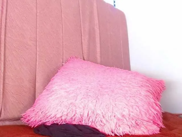Live sex webcam photo for margiestrongg303av #290793661