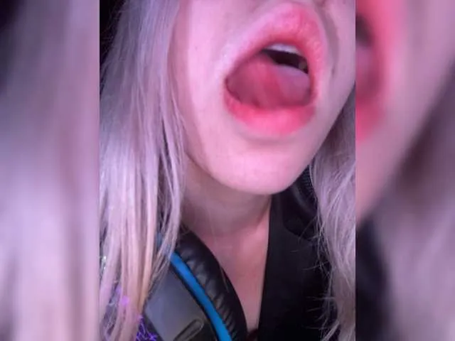 Live sex webcam photo for mariaaa-1 #275908720