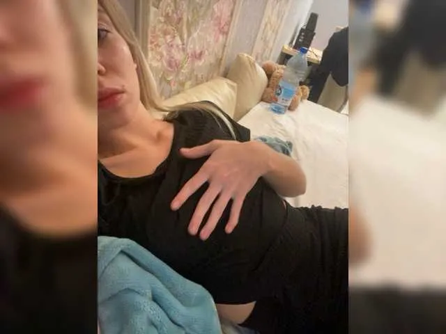 Live sex webcam photo for mariaaa-1 #276737884