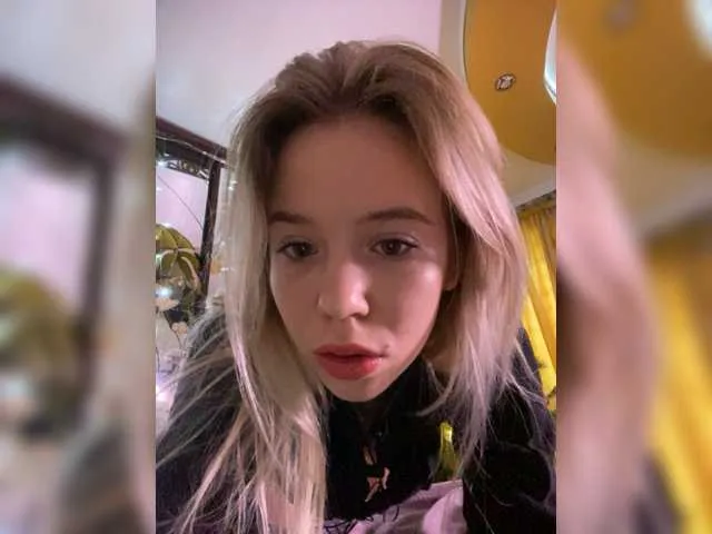 Live sex webcam photo for mariaaa-1 #276990977