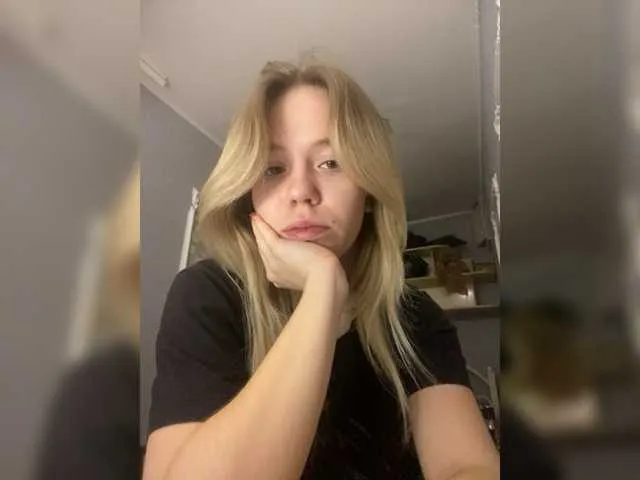 Live sex webcam photo for mariaaa-1 #277487257