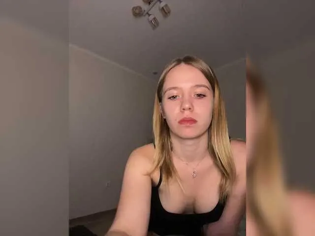 Live sex webcam photo for mariaaa-1 #290377072