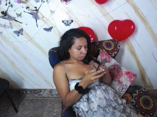 Live sex webcam photo for marianahold #272427392