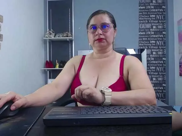 Live sex webcam photo for marianamilf69 #275466083