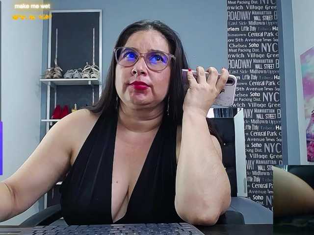 Live sex webcam photo for marianamilf69 #275693040