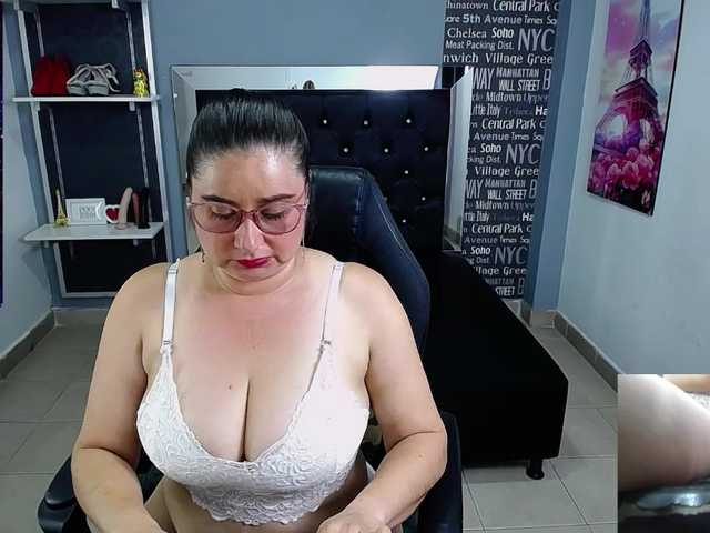 Live sex webcam photo for marianamilf69 #275924775