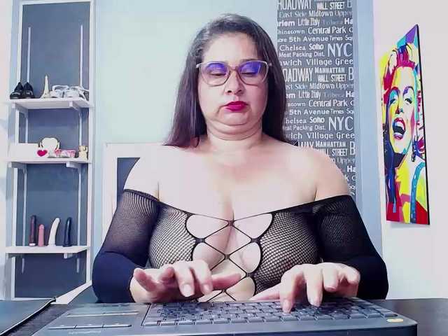 Live sex webcam photo for marianamilf69 #276255744