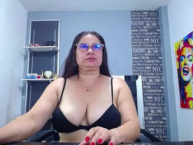 Live sex webcam photo for marianamilf69 #276580477